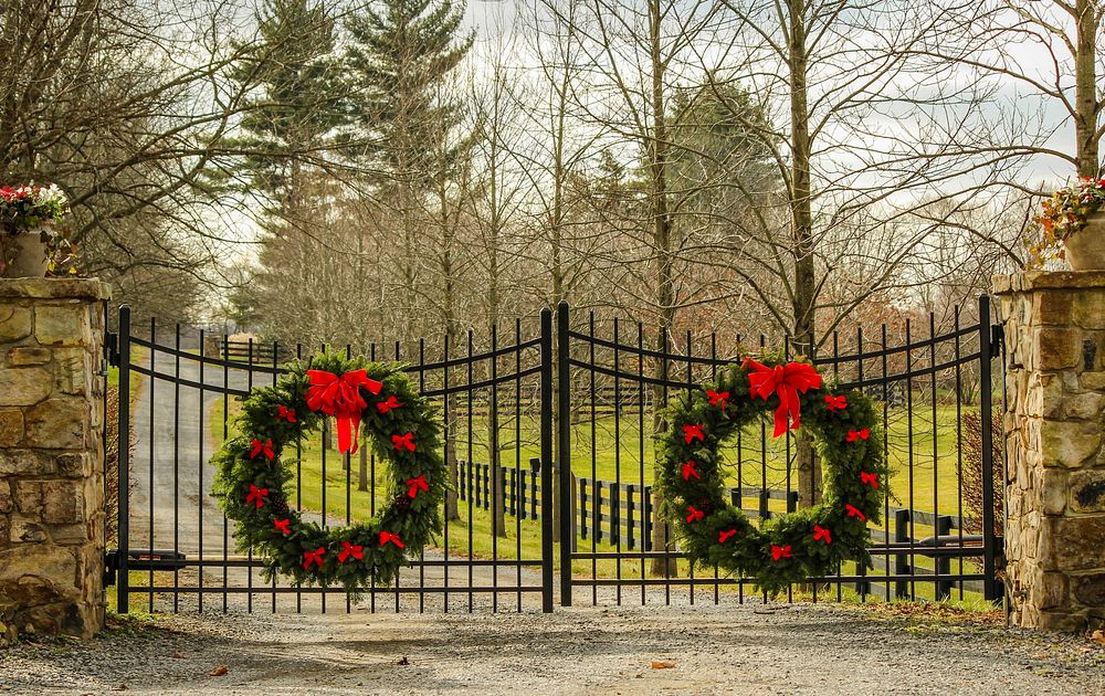 Free Christmas wreath image, public domain holiday CC0 photo.