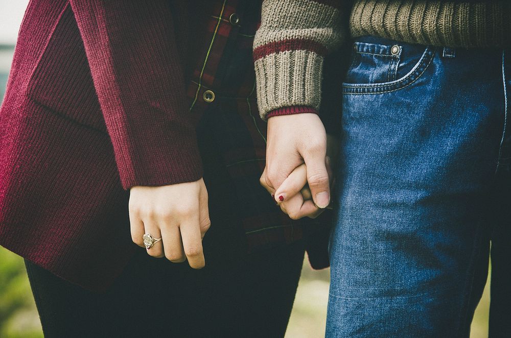 Free couple holding hand image, public domain CC0.