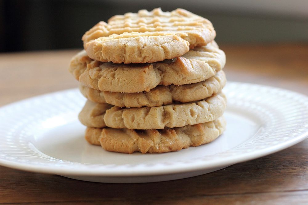 Free shortbread biscuit on plate image, public domain dessert CC0 photo.