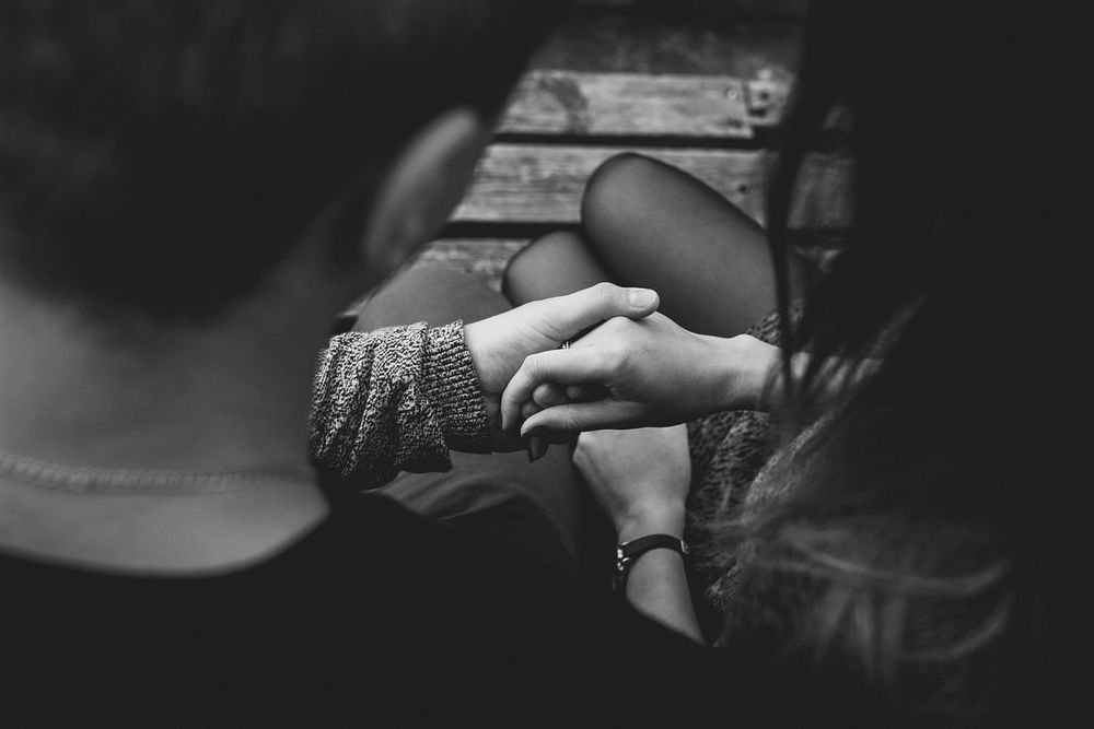 Free couple holding hand image, public domain CC0.