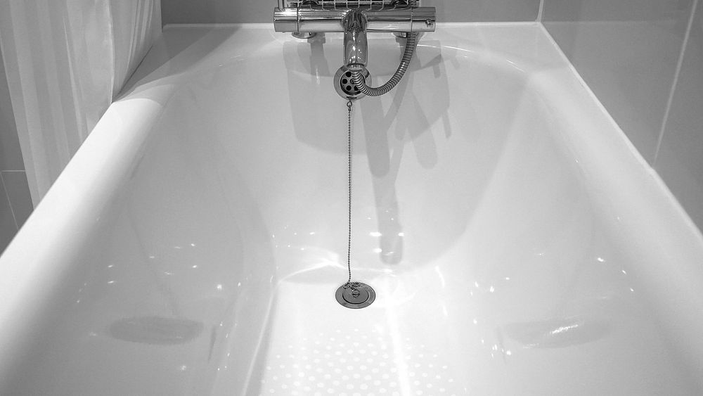 Free bathtub image, public domain bathroom CC0 photo.