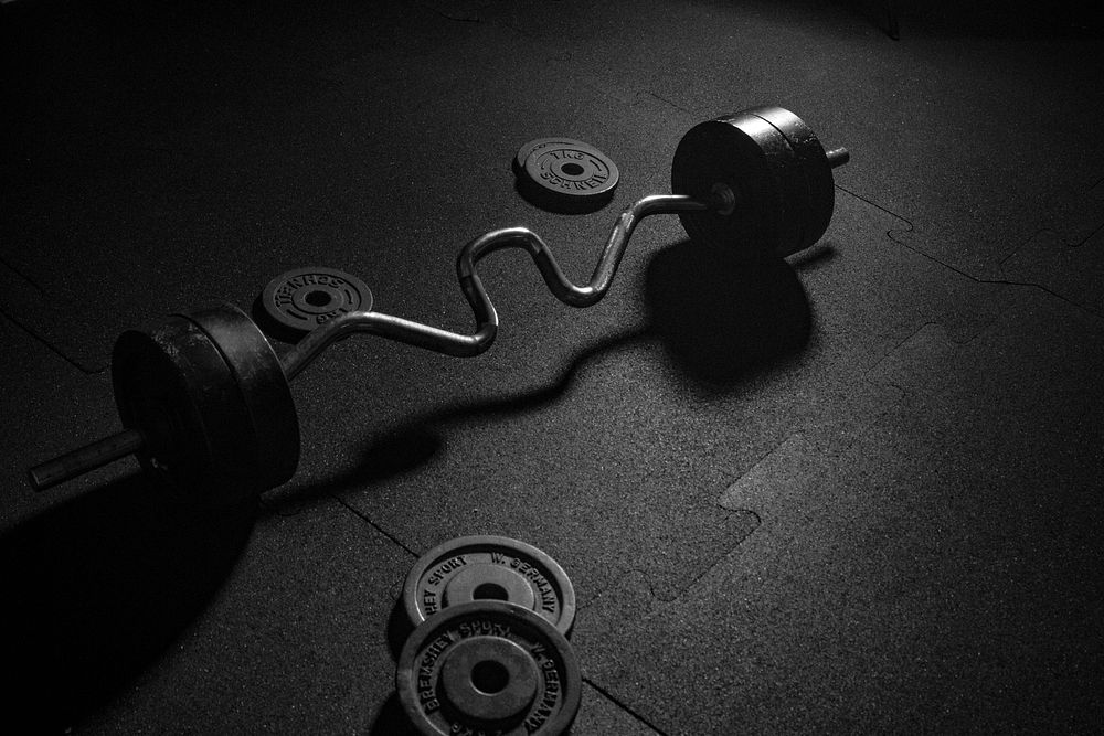 Free barbell with weight plate image, public domain CC0 photo.
