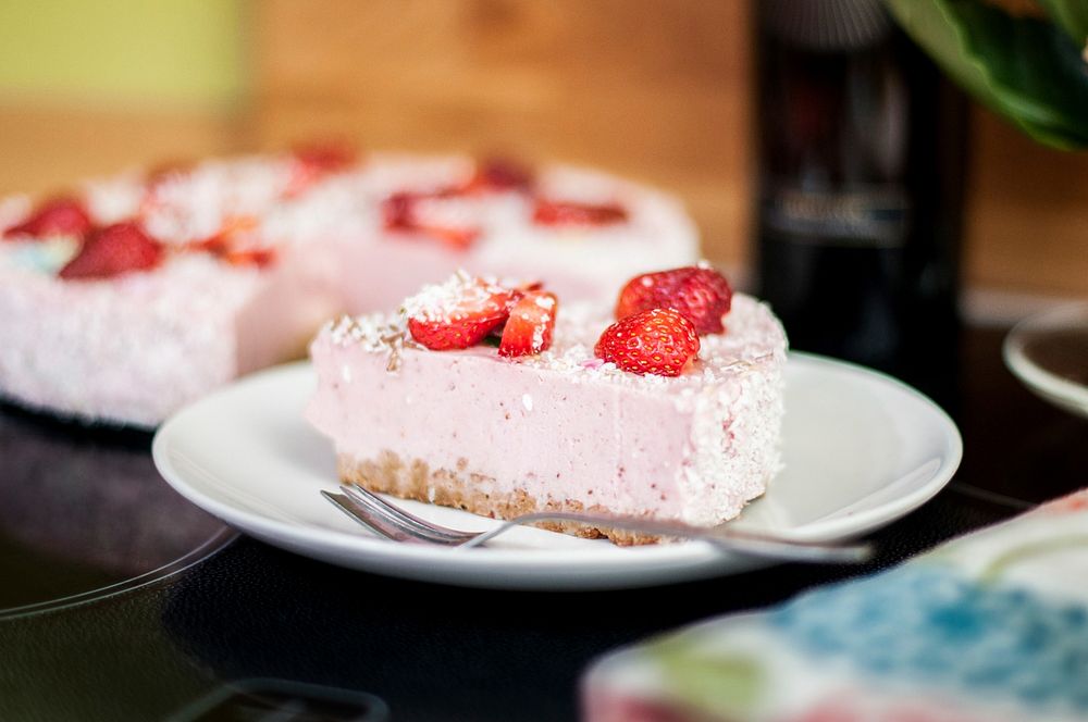 Free strawberry cheesecake slice image, public domain CC0 photo.