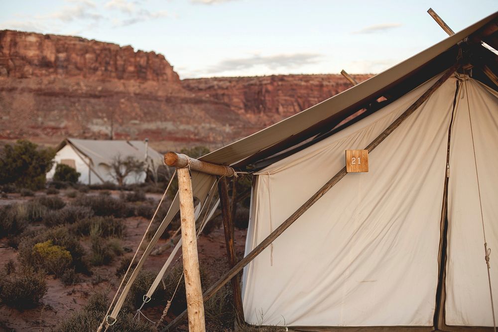 Glamping in desert, free public domain CC0 image.