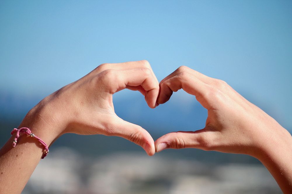 Free hand showing heart gesture image, public domain CC0.