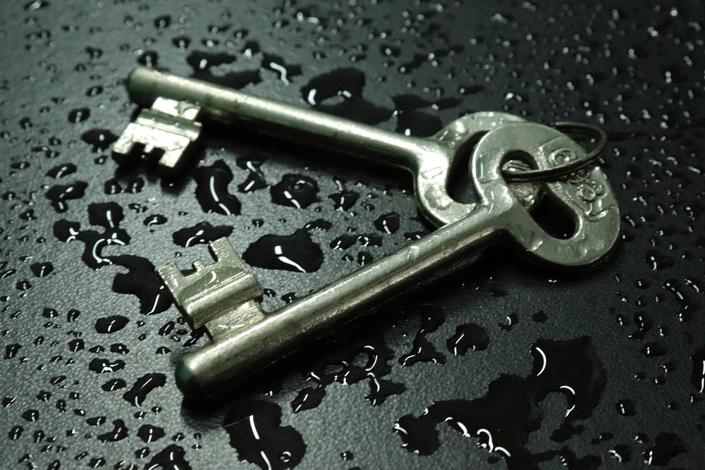 Keys on table, free public domain CC0 image.