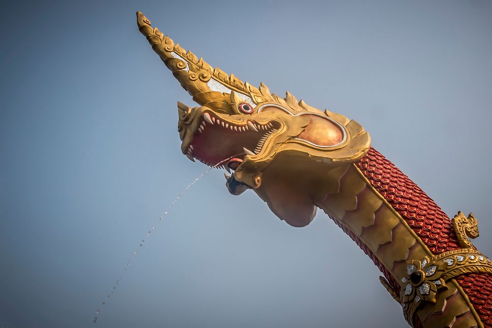 Dragon statue giant, religion, free public domain CC0 photo.