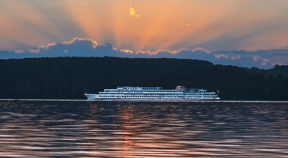 Free cruise ship image, public domain CC0 photo.