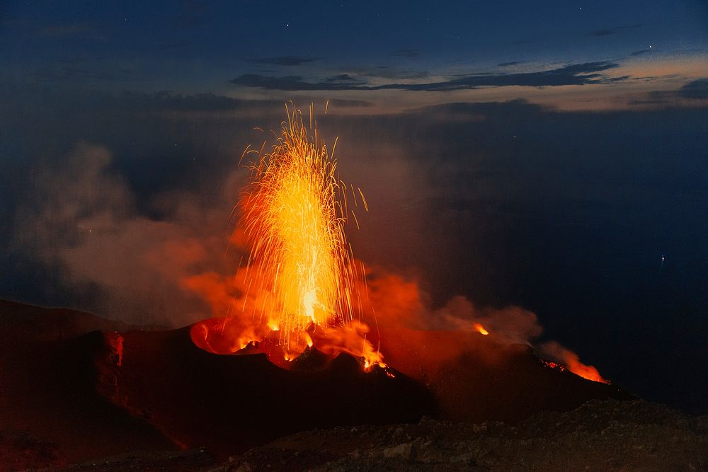 Active volcano exploding view photo, free public domain CC0 image.