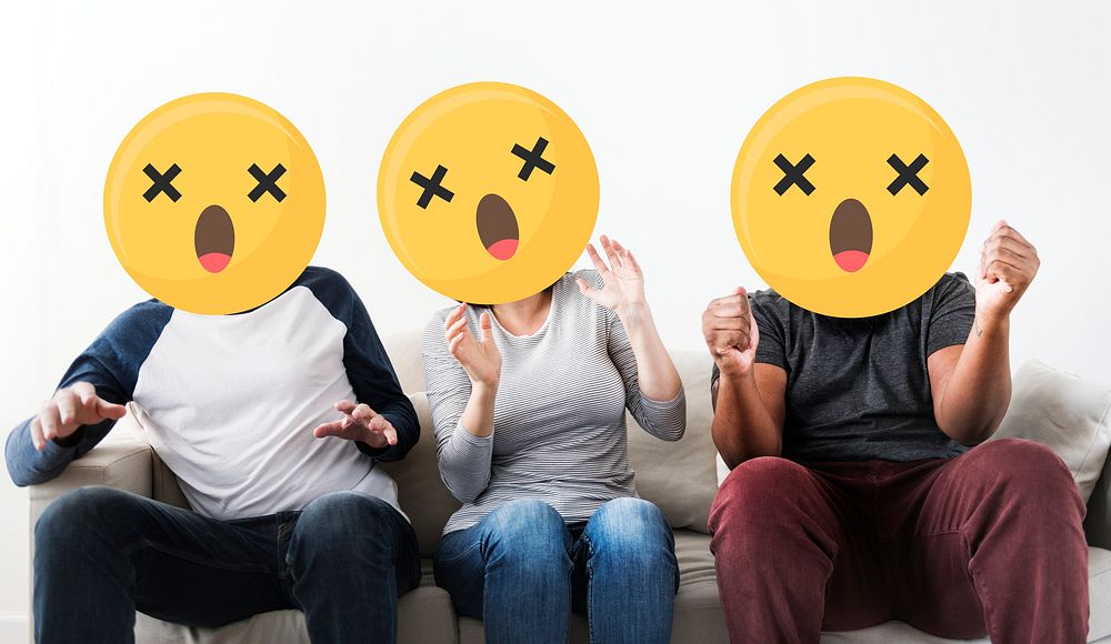 Friends with emoticons experiencing virtual reality
