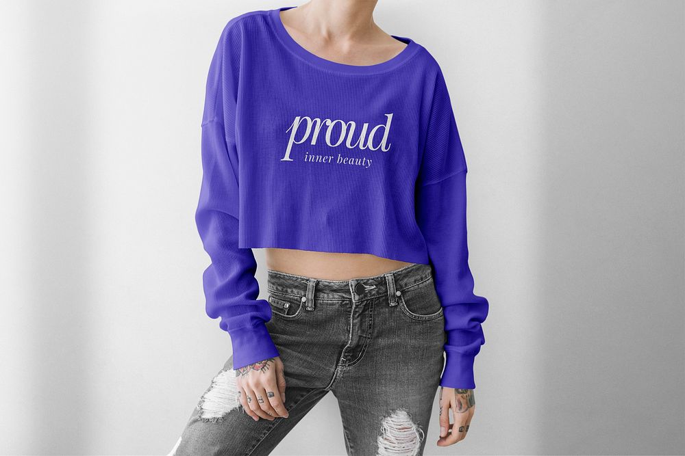 Women&rsquo;s long sleeve shirt mockup, purple design psd