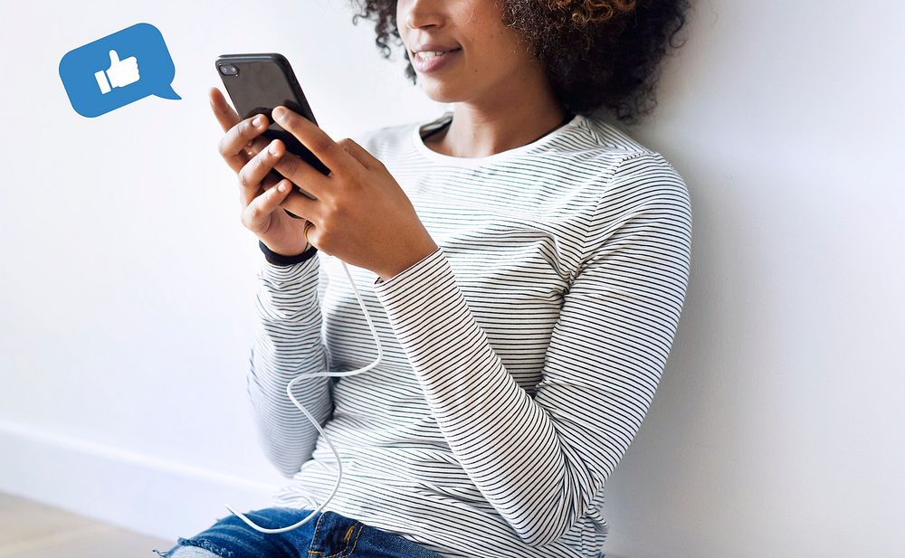 Black woman using her smartphone