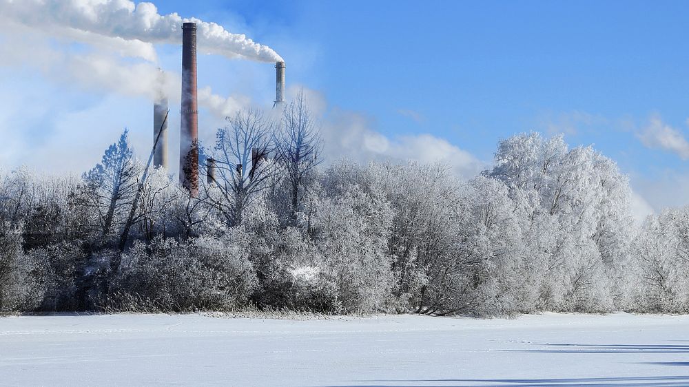 Winter landscape desktop wallpaper, factory polluting air