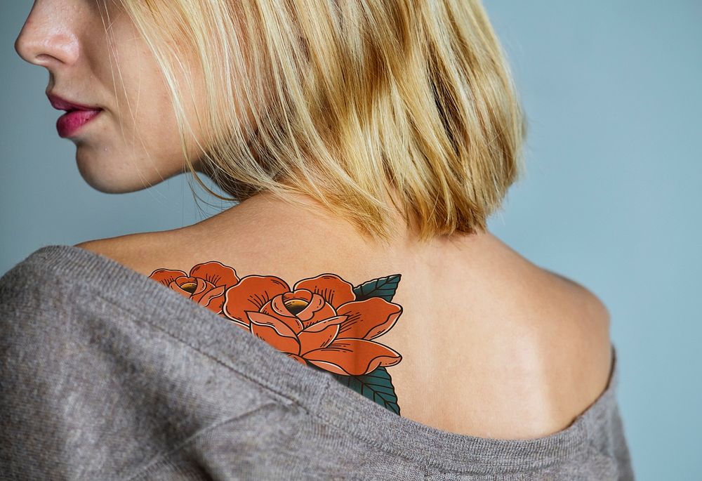 Red rose tattoo design psd mockup on a woman&rsquo;s shoulder 