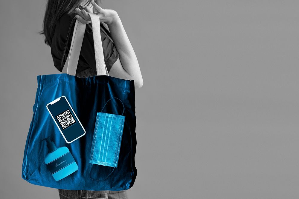 Tote bag mockup psd with essential covid19 items 