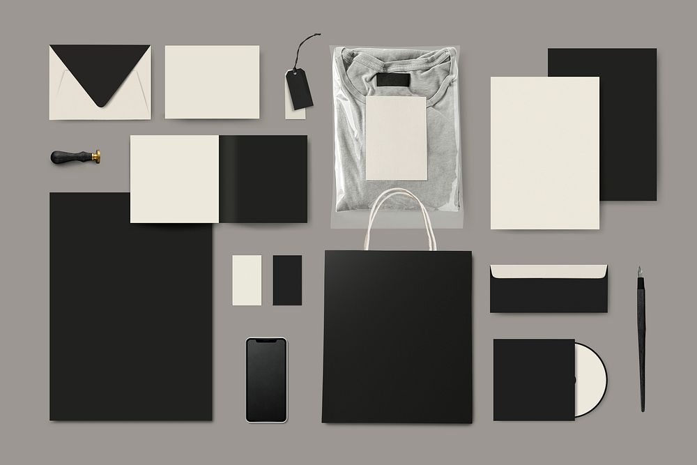 Corporate identity mockup psd in black theme with invitation and products