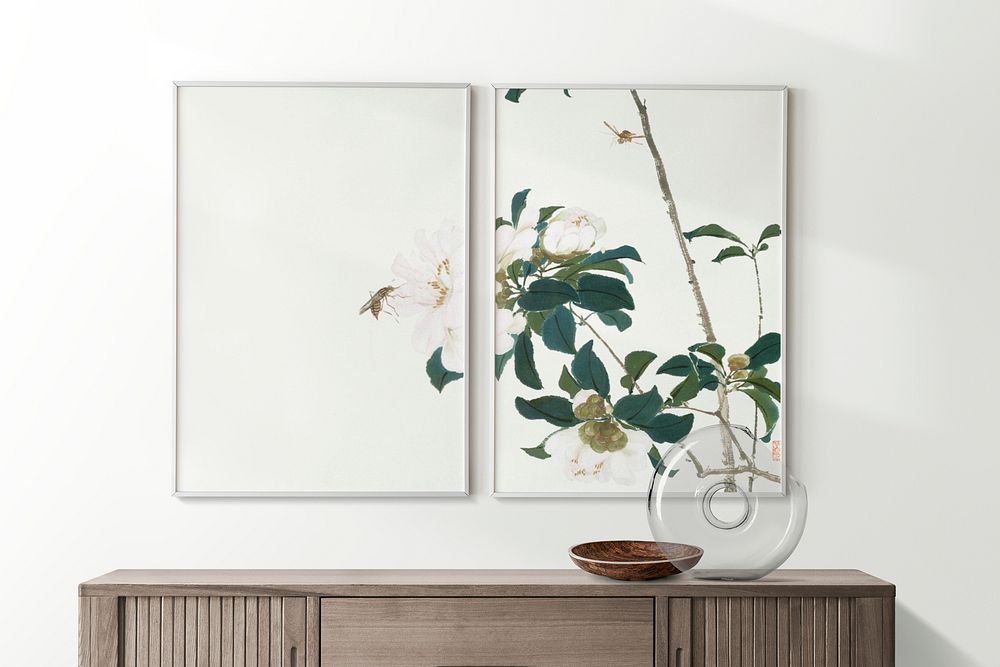 Flower picture frames hanging on the wall