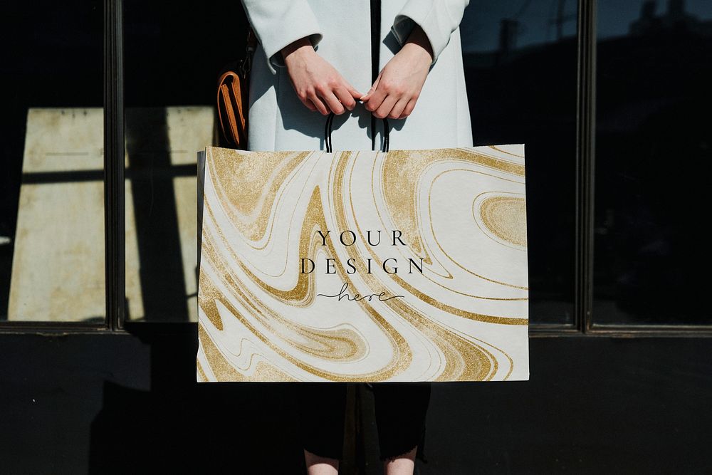 Shopping bag mockup psd with gold fluid art pattern
