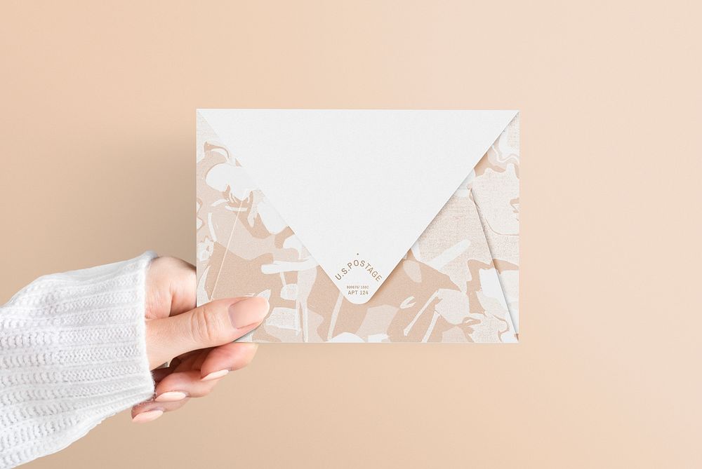 Abstract pattern envelope mockup psd in white and beige