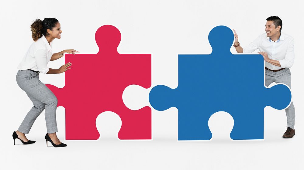 Businesspeople connecting with jigsaw pieces