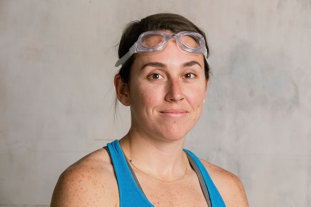 Woman wearing swimming goggles 