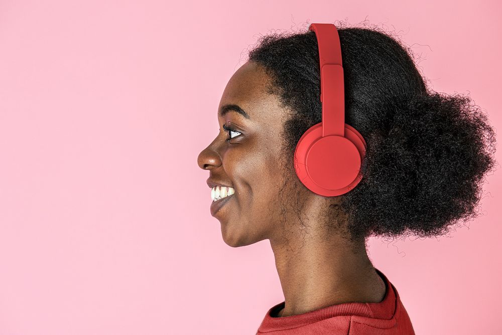 Woman wearing a red headphones