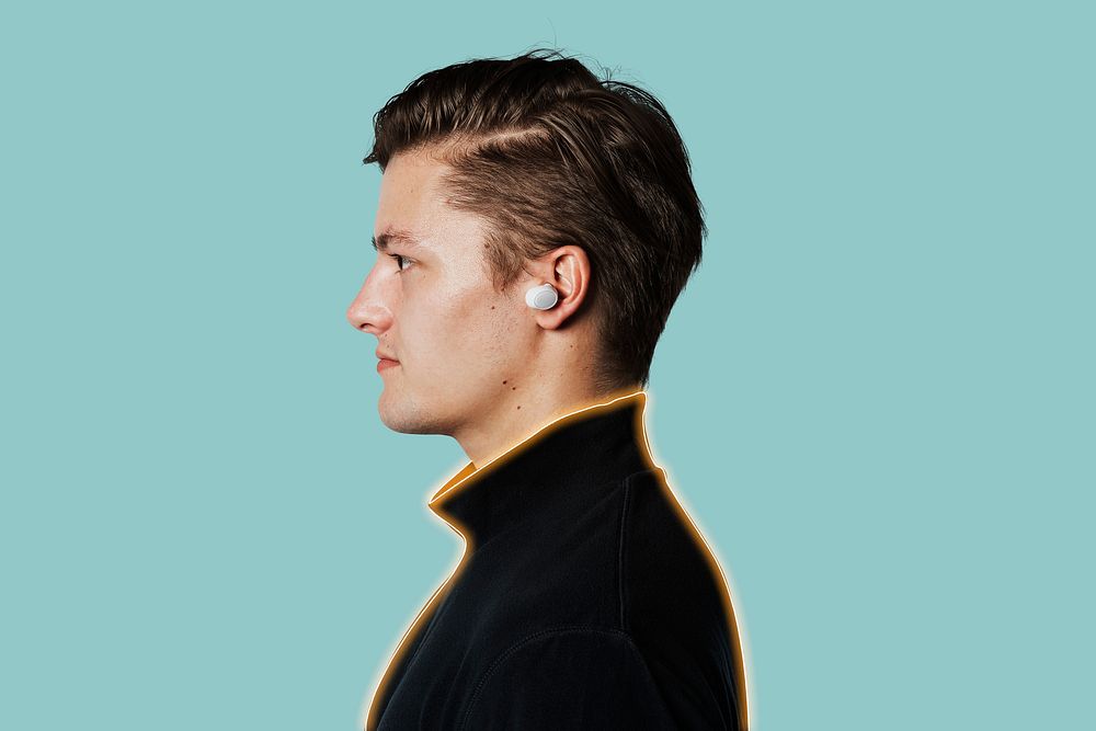 Earbud mockup psd digital device in man&rsquo;s ear