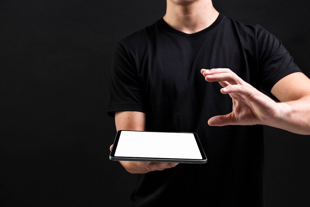 Man holding his tablet device 