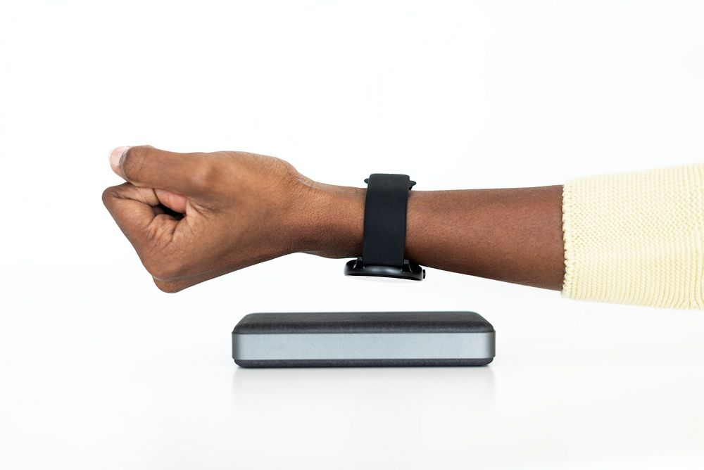 Contactless payment with smartwatch technology
