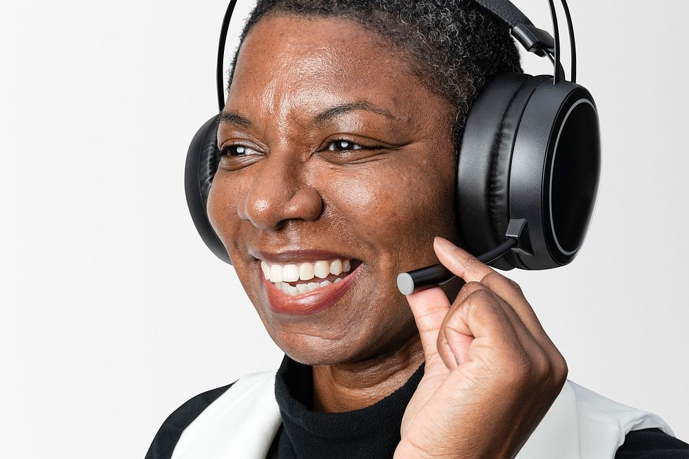 Female operator with headphones mockup psd