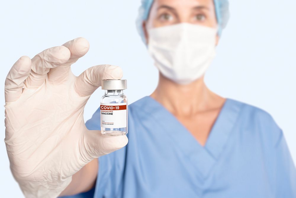 Vaccine bottle mockup psd in doctors hand