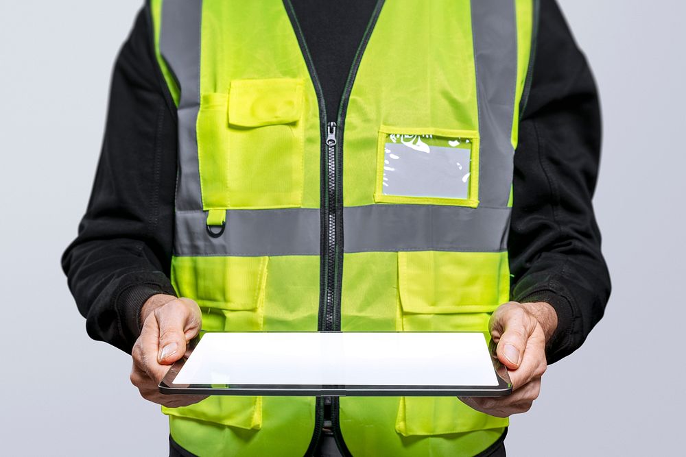 Male engineer mockup psd holding a tablet