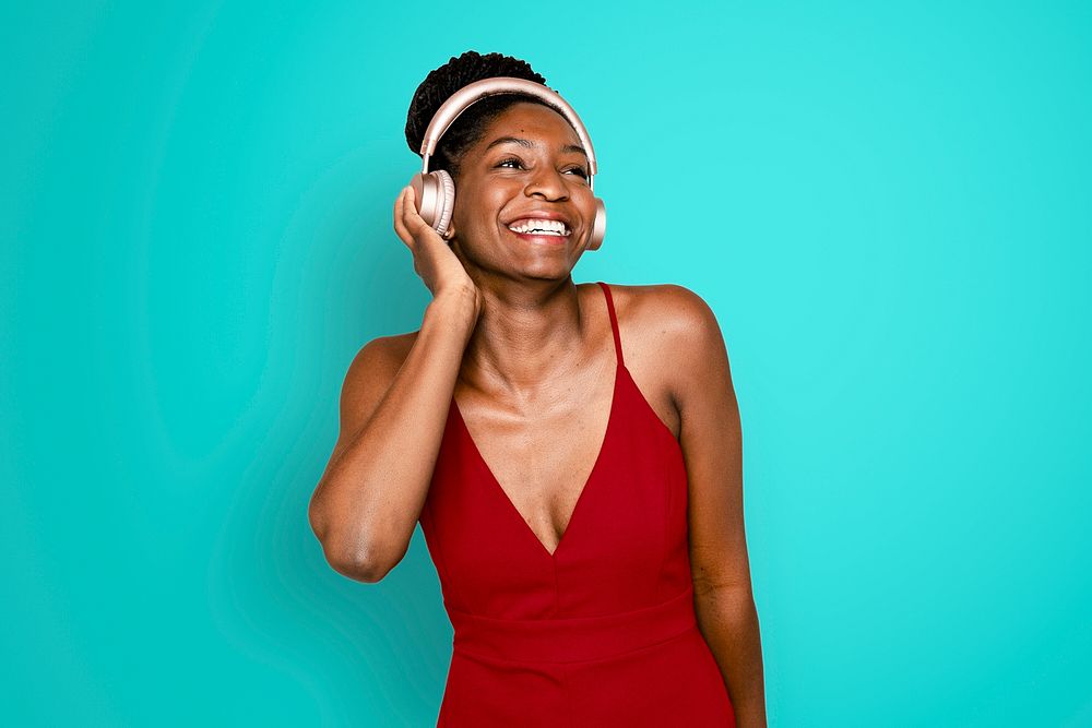 Cheerful woman mockup psd listening to music through headphones digital device