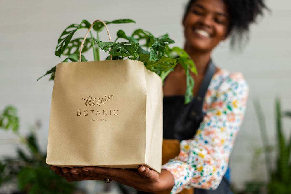 Shopping bag mockup psd with plant inside eco-friendly shop
