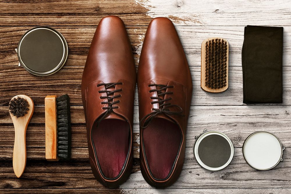 Men&rsquo;s shoes wallpaper psd with polishing tools flat lay background