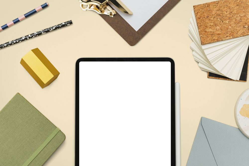 Tablet screen mockup psd with stationery tools student lifestyle