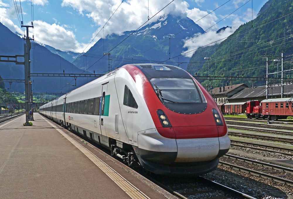 A Swiss Federal Railways train type RABDe 500 on the Gotthard route. Original public domain image from Wikimedia Commons