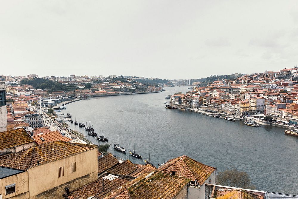 Douro Porto. Original public domain image from Wikimedia Commons