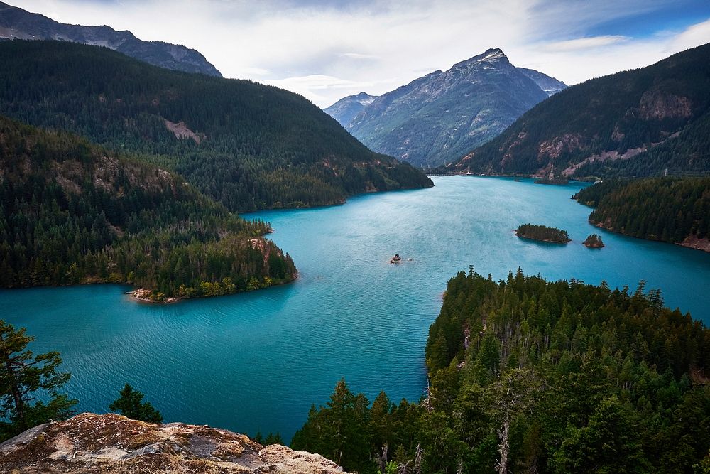 Diablo Lake in the North Cascade mountains. Original public domain image from Wikimedia Commons
