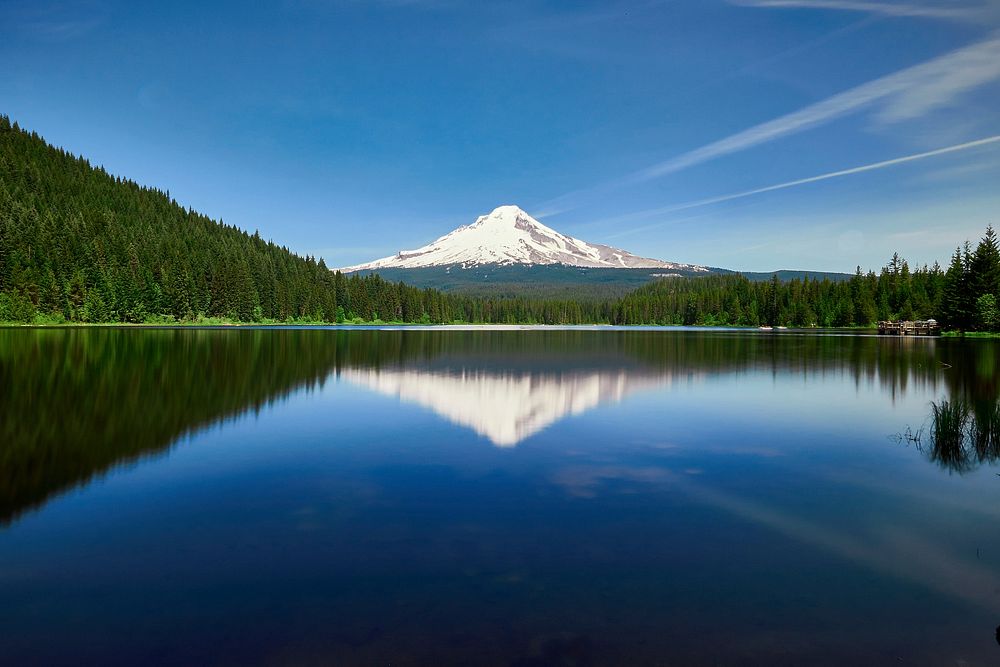 Trillium Lake in Oregon. Original public domain image from Wikimedia Commons