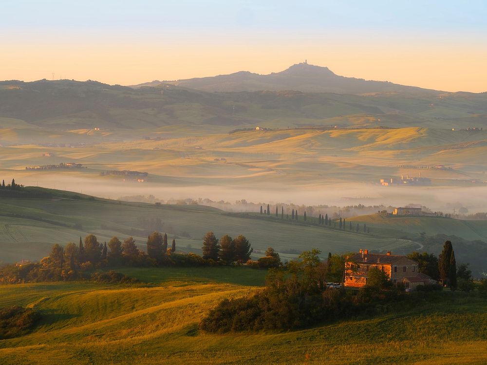 Not frar from Pienza: one of the not "so famous" location in val d'Orcia. Original image from Wikimedia Commons