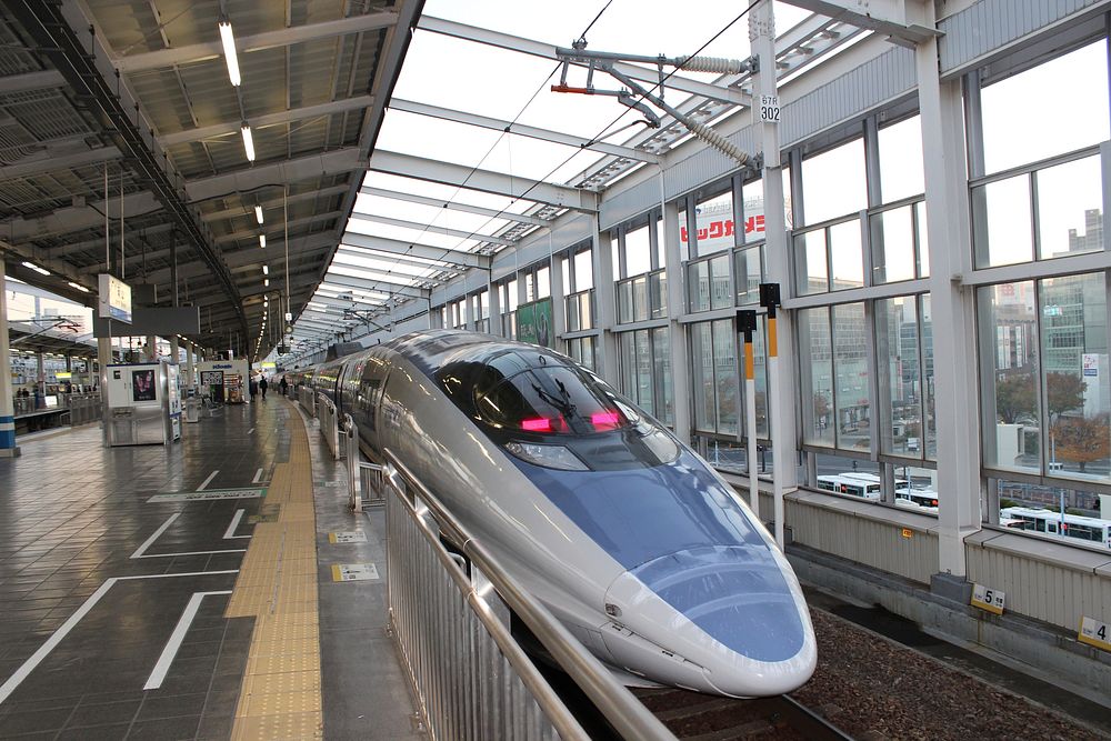 Shinkansen 500 series. Original public domain image from Wikimedia Commons