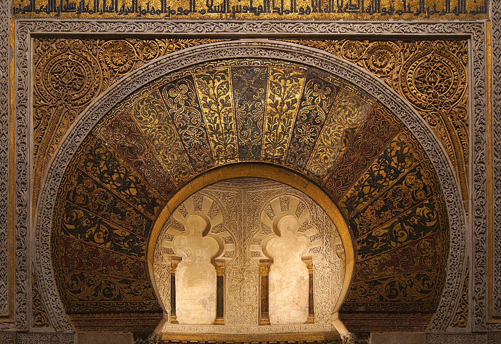 Arche de l'entr&eacute;e du mirhab de la Mosqu&eacute;e (Cath&eacute;drale) de Cordoue, Espagne. Original public domain…
