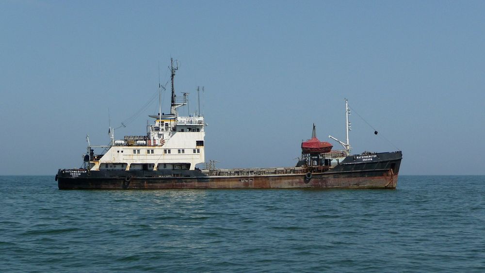 Bagermejster Zvekov bulk cargo ship (motor hopper) near port of Odessa. IMO Number 8724523. Original public domain image…