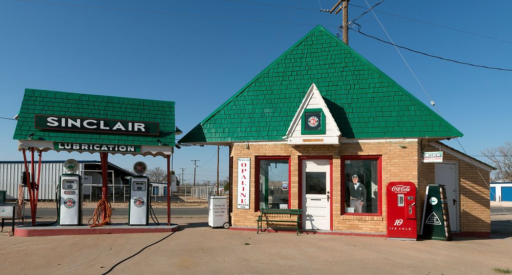 A carefully restored old Sinclair gasoline station in Snyder, the seat of Scurry County, Texas.