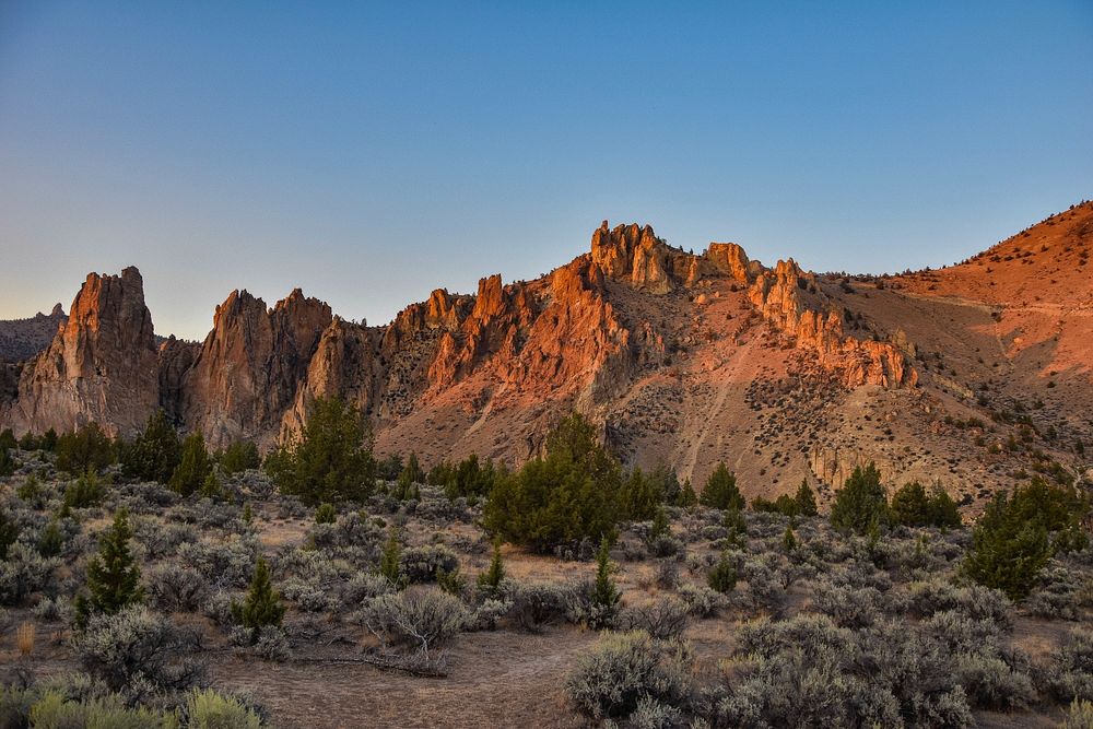 Smith Rock State Park. Original public domain image from Wikimedia Commons