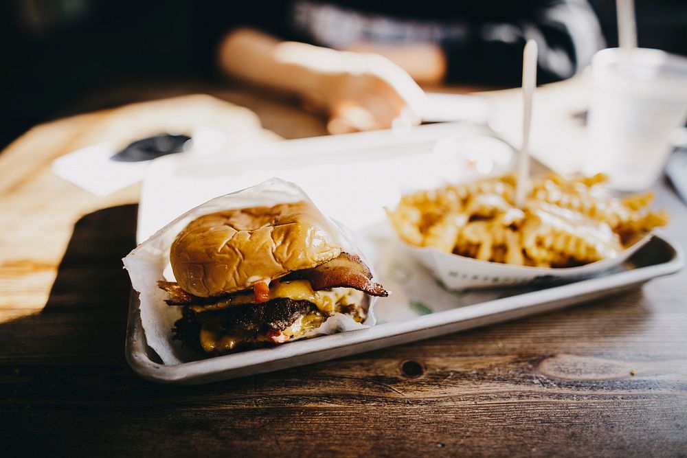 Shake Shack tray with bacon cheeseburger and cheese fries. Original public domain image from Wikimedia Commons