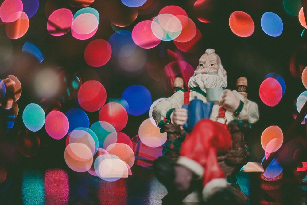 Santa Claus statue with a bokeh in the background. Original public domain image from Wikimedia Commons