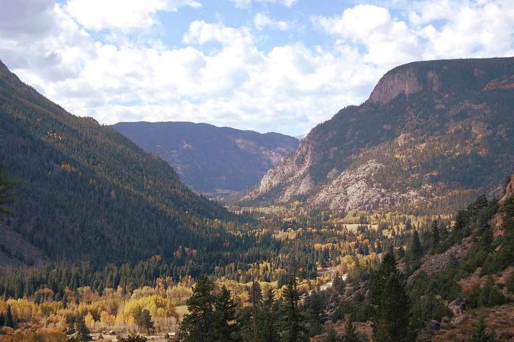 A wooded mountain valley in Colorado in the autumn. Original public domain image from Wikimedia Commons