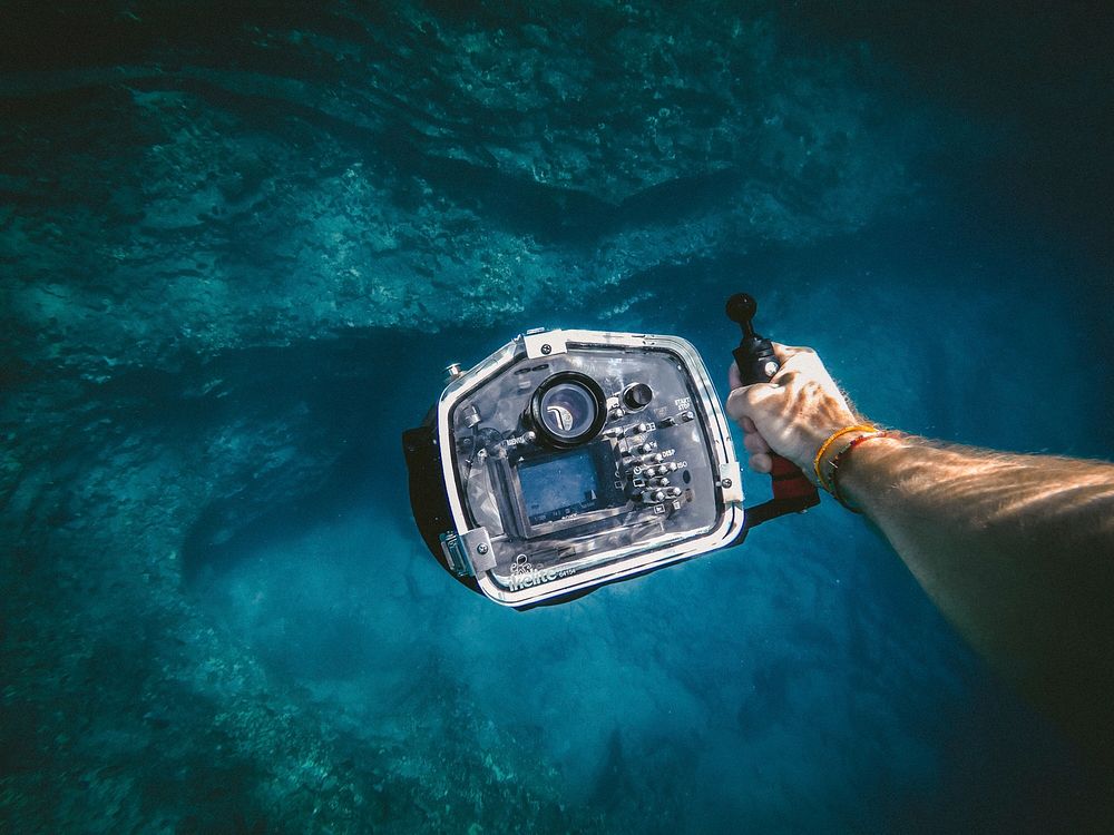 Diving in the sea. Original public domain image from Wikimedia Commons